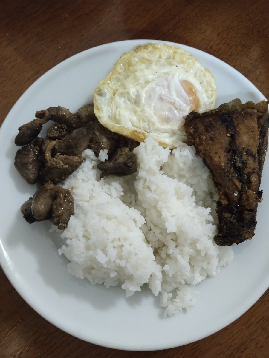 Lenz0819's tweet image. Tiragenics for Dinner! 😻💕😘
Mangan Tamu 😋💚
#atay #gizzard #friedegg #friedfish