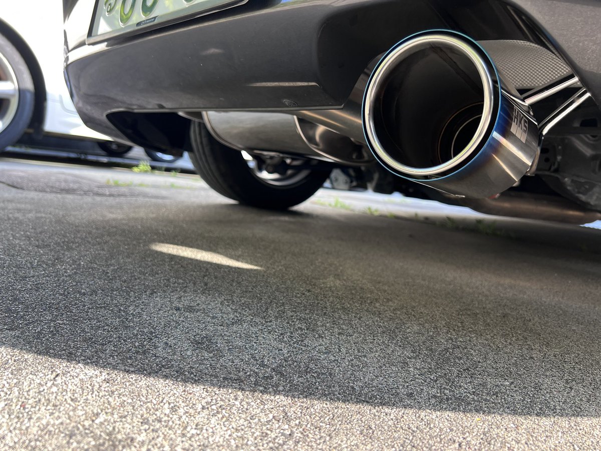 久しぶりに自家用さわった
純正マフラー飽きたからリーガマックスに変えました〜！