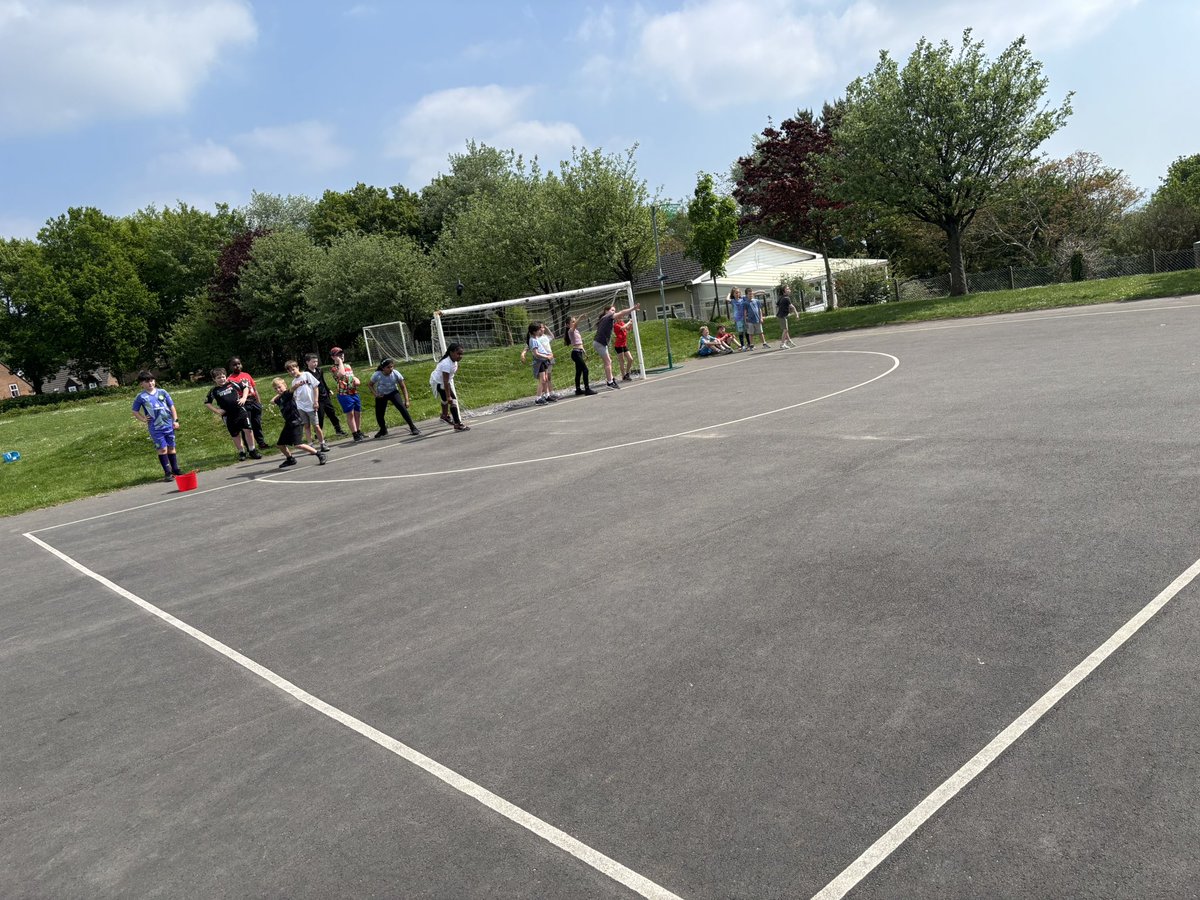 Hendrefoilan's tweet photo. Manta rays and Sea otters enjoying the beautiful sunshine and getting ready for Sports day with a bit of Athletics…. #hdfpMR #hdfpSO #hdfpH&Wb https://t.co/6xCGpxPHxk