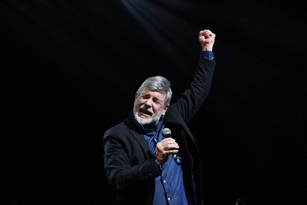 ¡Muchísimas felicidades, querido <a href="/carlosmatareal/">Carlos Mata</a>! Noche mágica y ovación total en el Teatro Ópera, de Buenos Aires. ¡Lo celebramos contigo desde España! ¡Te amamos con todo! ❤️