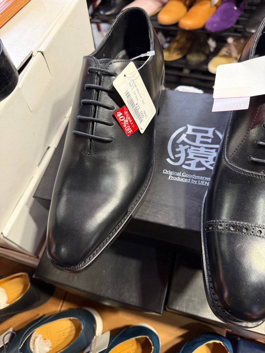 ZAKING_JP's tweet photo. 超お買い得情報2
上野のフットモンキーでこちらもベトナム製ですがグッドイヤーのホールカットとパンチドキャップが超格安になってます…
サイズは25.5〜27くらいまで物によってはある感じでした。ダイナイトタイプのソールだったと思います。ホールカットの方は特に良いですよ。 https://t.co/kazF0XOEQg