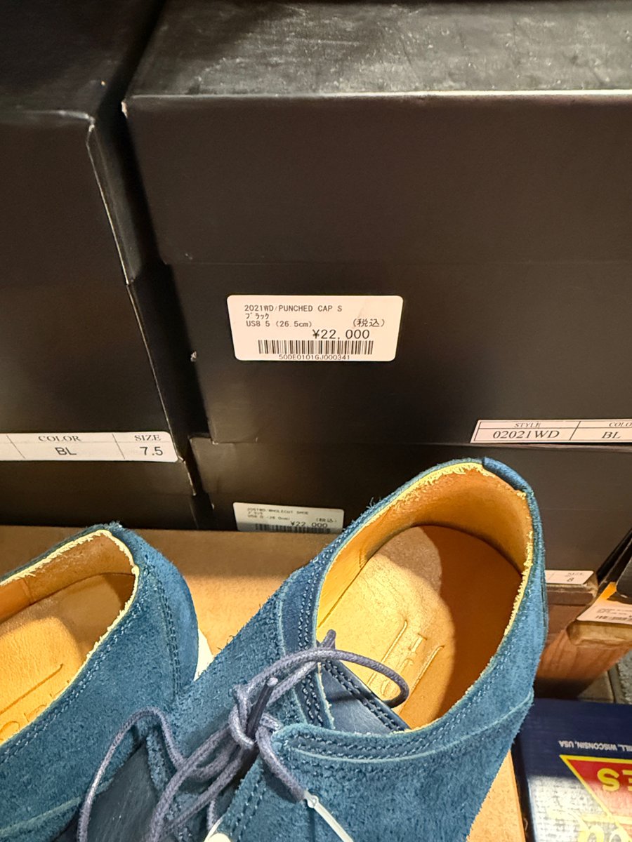 ZAKING_JP's tweet photo. 超お買い得情報2
上野のフットモンキーでこちらもベトナム製ですがグッドイヤーのホールカットとパンチドキャップが超格安になってます…
サイズは25.5〜27くらいまで物によってはある感じでした。ダイナイトタイプのソールだったと思います。ホールカットの方は特に良いですよ。 https://t.co/kazF0XOEQg