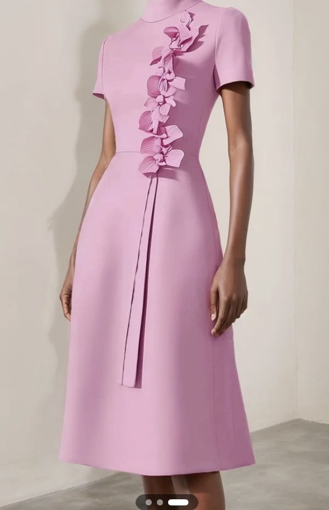 هاذا الموقع فيه فساتين وطقوم تجنن يوصل السعودية 

codeaven.com/g/r9ybpohdxodd…