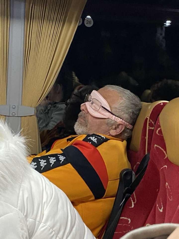 First AwayDaySleeper of the weekend 

Sent in at 04:00! Hull fan to Portsmouth 

#HCAFC  #AwayDays #AwayDaySleepers