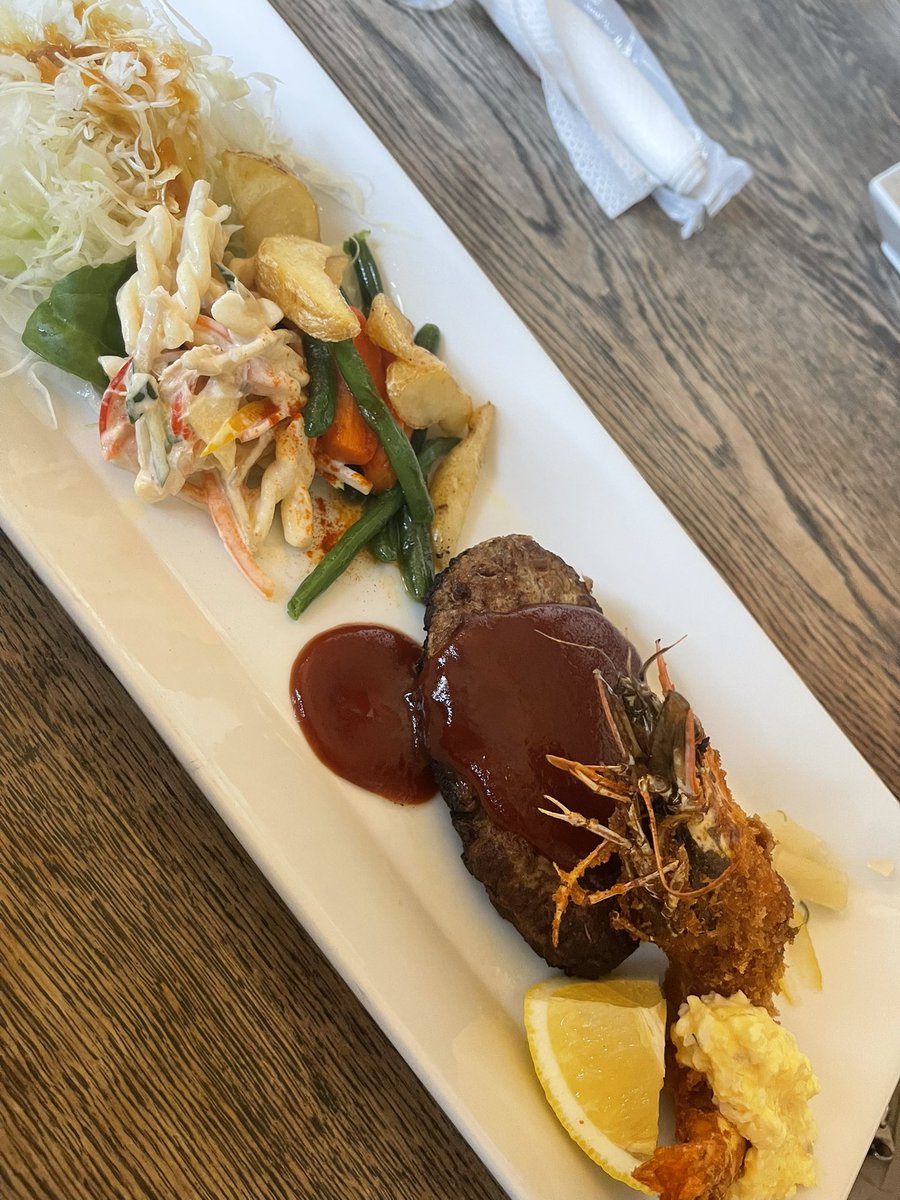 12345Malmal's tweet photo. ハンバーグ海老フライ🍤
唐揚げ海老フライ🍤
初めて行った店安くて美味しいかった😋 https://t.co/VjdDwmpfCW