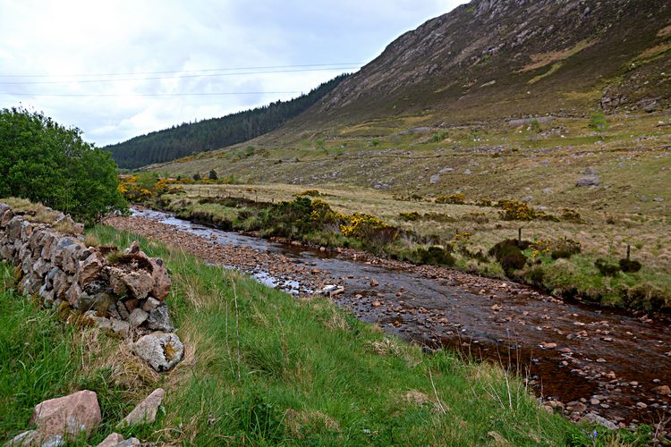 welovedonegal's tweet photo. Yesterday's #WhereInDonegal 
from #WeLoveDonegal 💚💛 

was Bearnas Mór / #Barnesmore 
and the An Lamhraigh Mhor / Lowermore river that runs through it.

(NOTE: Bearnas means gap so no need to call it Barnesmore Gap.  Unless you want to say 'Gap Big Gap' of course).

#Donegal . https://t.co/r2S4KwIFUr