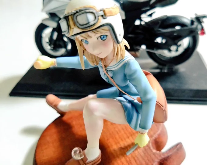 帰宅してさっそく「おうちのバイク」那來ちゃんとうちにあるバイクミニカー、スズキカタナに合わせてみる。おおっ!可愛い!すーめだか(  )さん、ありがとうございました! 