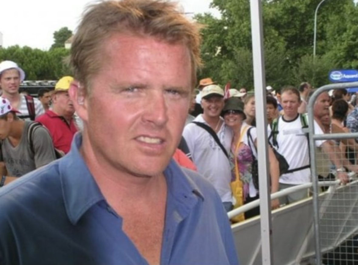 Ca 25 år efter at jeg sidst så en Tour-etape, på Alp’d Huez, skal jeg igen se Touren live i år, sammen med sønnike 😍😍😍
Hold nu k, jeg glæder mig!!!! 

En sød kameramand på TV2 tog dengang dette billede af den gode Rolf 🤩
<a href="/RitterTV2/">Dennis Ritter</a>