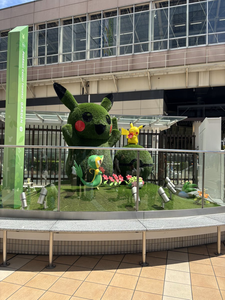 仙台のポケセン行きたかったのに整理券式らしくて無理だった！！！悔しいから写真だけ撮った