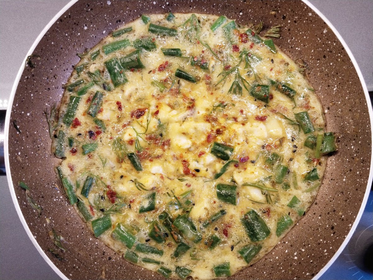 elaasli's tweet image. #omlet
#omlette
#eggs
yumurta, dereotu, 
taze soğan, zerdeçal, Z.yağı, çörekotu, pulbiber,
🍀