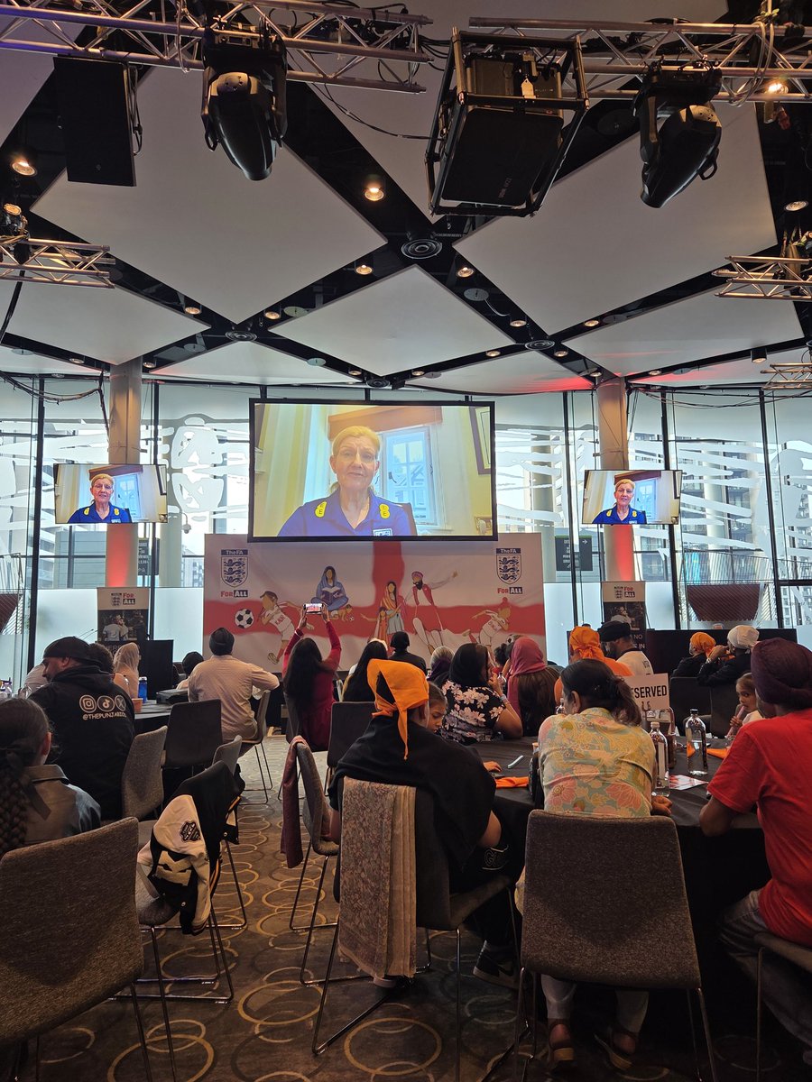 Honoured to celebrate #Vaisakhi at Wembley with <a href="/FA/">The FA</a>’s Faith &amp; Football. Great meeting former <a href="/England/">England</a> No.1 David James &amp; big congrats to <a href="/ThePunjabiOs/">The Punjabi O’s</a> on their recent <a href="/EFL/">EFL</a> Diversity Award. Huge respect to <a href="/MidlandLangar/">Midland Langar Seva Society</a>. #SikhPride
#FAVAISAKHI2025