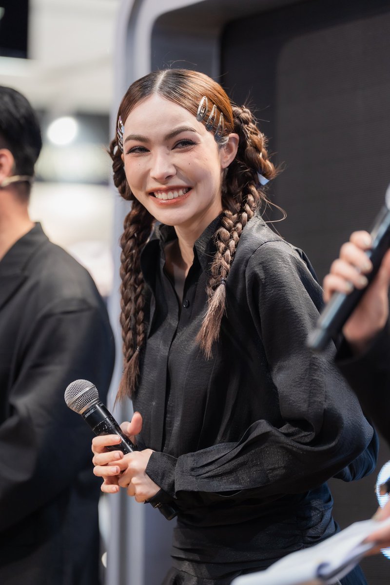 MACCosmeticsTH's tweet image. แป้ง #MACSTUDIOFIX ปรับสูตรใหม่ในรอบ 30 ปี เสิร์ฟผิวเบลอแมตต์แบบธรรมชาติ ติดทน คุมมันนาน 24 ชม. ให้ผิวสวยเป๊ะได้ทั้งวันแบบคุณชาร์ล็อต @itscharlotty 

#FIXผิวใหม่ให้MACเสิร์ฟ
#ที่สุดของแป้งMAC #MACCosmeticsThailand #MACxCharlotteAustin