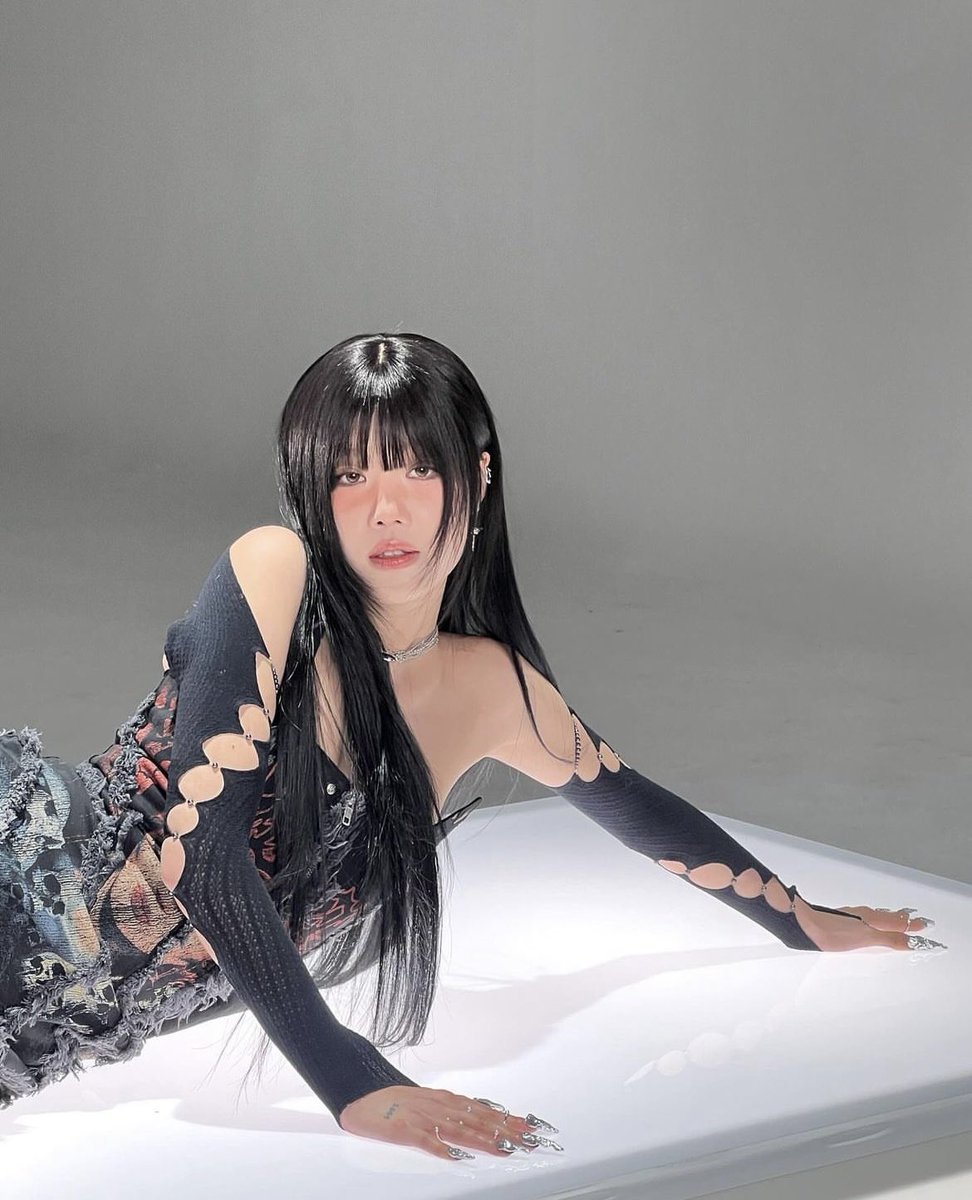 JTwiceeee's tweet image. A VERY NECESSARY THREAD TO SOOJIN DISCOGRAPHY: 

Because y’all love to say that you care about her but you don’t even know one single song of her