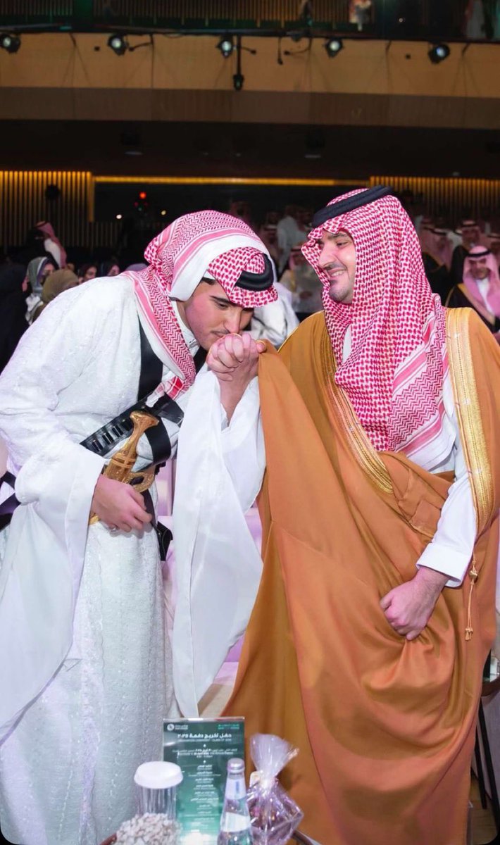 عبيد غازي العتيبي (@obed511) on Twitter photo أبارك لسيدي صاحب السمو الملكي الأمير #عبدالعزيز_بن_سعود <a href="/AbdulazizSNA/">عبدالعزيز بن سعود بن نايف Abdulaziz bin Saud</a>
#وزير_الداخلية، بمناسبة تخرج سمو الأمير نايف بن عبدالعزيز،
سائلًا الله أن يوفقه في مسيرته العلمية والعملية، ويبارك لسموه هذه الفرحة أبارك لسيدي صاحب السمو الملكي الأمير #عبدالعزيز_بن_سعود <a href="/AbdulazizSNA/">عبدالعزيز بن سعود بن نايف Abdulaziz bin Saud</a>
#وزير_الداخلية، بمناسبة تخرج سمو الأمير نايف بن عبدالعزيز،
سائلًا الله أن يوفقه في مسيرته العلمية والعملية، ويبارك لسموه هذه الفرحة