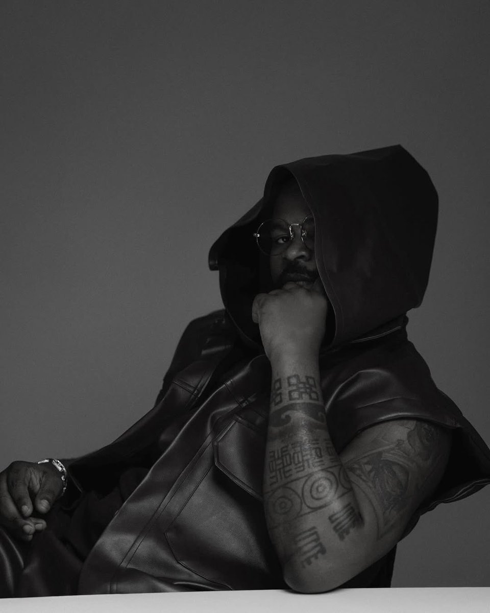 funkeakindele's tweet image. Handsome men won’t distract me,😐😂😂
But #thefeast for May 30th will🤭💃🏽💃🏽

#Thefeast
#Thefeastiscoming
#falzthebahdguy