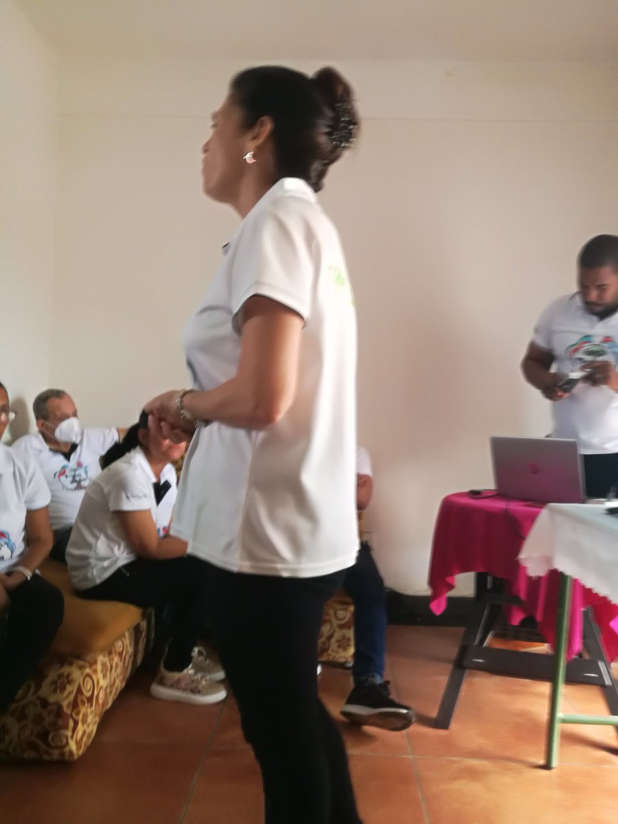 Se reúne la Brigada Educativa de Malabo. Rememorar la Historia Patria y reflexionar sobre el acontecer nacional e internacional refuerzan nuestro amor por #Cuba.@CubaEduca <a href="/PresidenciaCuba/">Presidencia Cuba 🇨🇺</a> <a href="/DiazCanelB/">Miguel Díaz-Canel Bermúdez</a> <a href="/MallulyDiaz/">Malluly Diaz</a> <a href="/BrigadaEducGE/">Brigada Educativa Cubana en Guinea Ecuatorial</a> <a href="/CubaMined/">MINED</a>