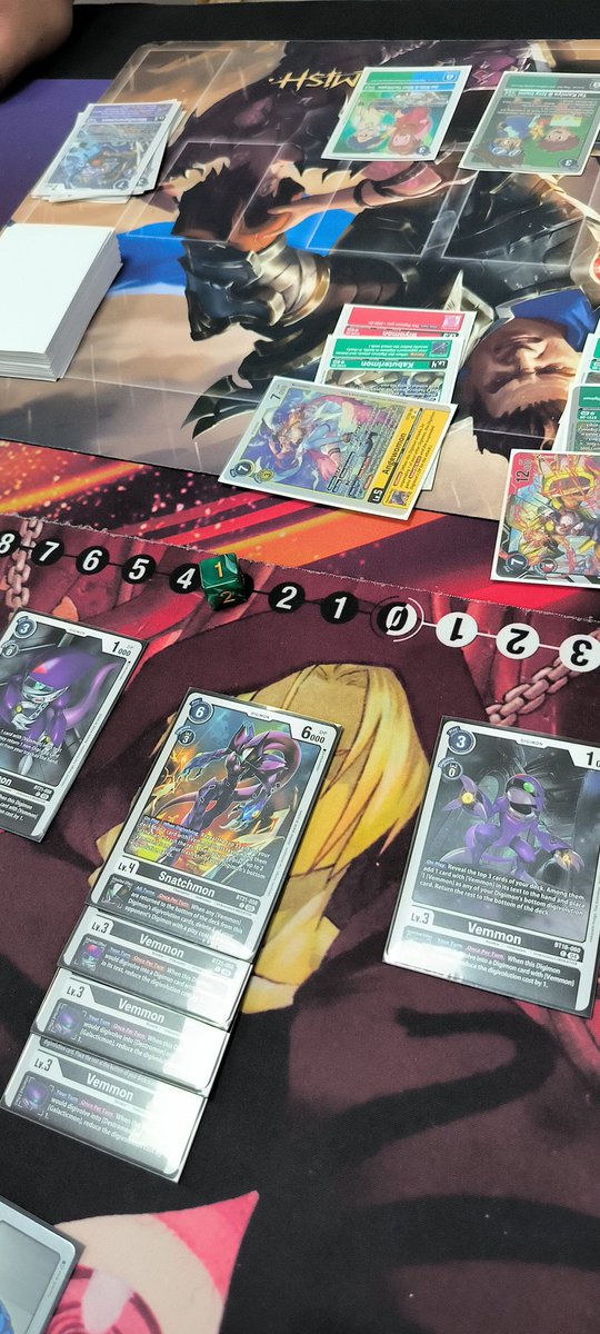 Llegamos a BT-21 en <a href="/NikochanArena/">Nikochan Arena</a> amigos

Esto es el barro

Mucha gente testeando mazos

Galactic vs. Adventure