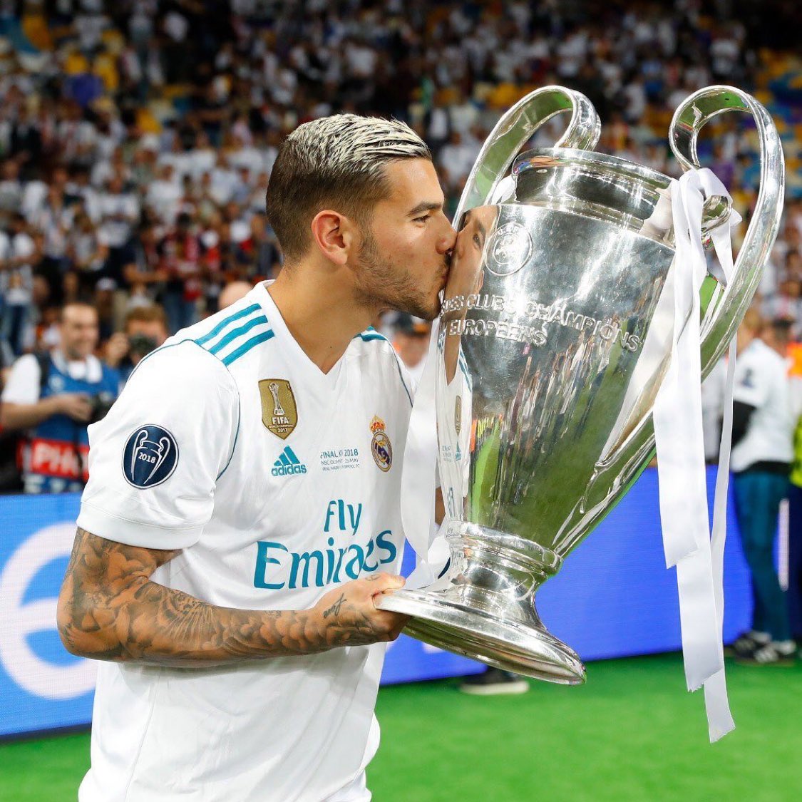 theMadridZone's tweet photo. 🤔  Theo Hernández back at Real Madrid — YES or NO? https://t.co/mabO7Aq5N7