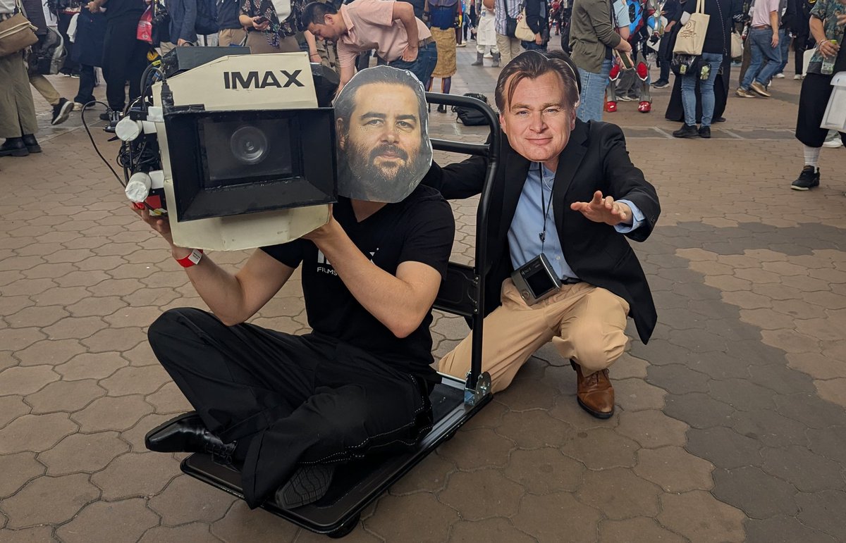 mv_mnm's tweet photo. 思わず「IMAXカメラ占有しないでください！」って叫んだ最高のノーラン&amp;ホイテマコスプレのお二人。このあとホイテマがIMAXカメラでめちゃくちゃ撮影してくれて最高だった😂
#大阪コミコン2025 
#大阪コミコン2025コスプレ https://t.co/6Fc81exbGV