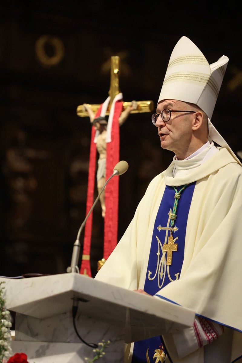 Mszą św. w archikatedrze św. Jana zainaugurowano obchody Święta Konstytucji 3 Maja. Eucharystię z <a href="/AbpGalbas/">Abp Adrian Galbas</a> i abp Filipazzim, nuncjuszem apostolskim w Polsce  koncelebruje <a href="/bpLechowicz/">Wiesław Lechowicz</a>. Obecni są <a href="/prezydentpl/">Kancelaria Prezydenta</a> generałowie Wojska Polskiego i komendanci służb mundurowych