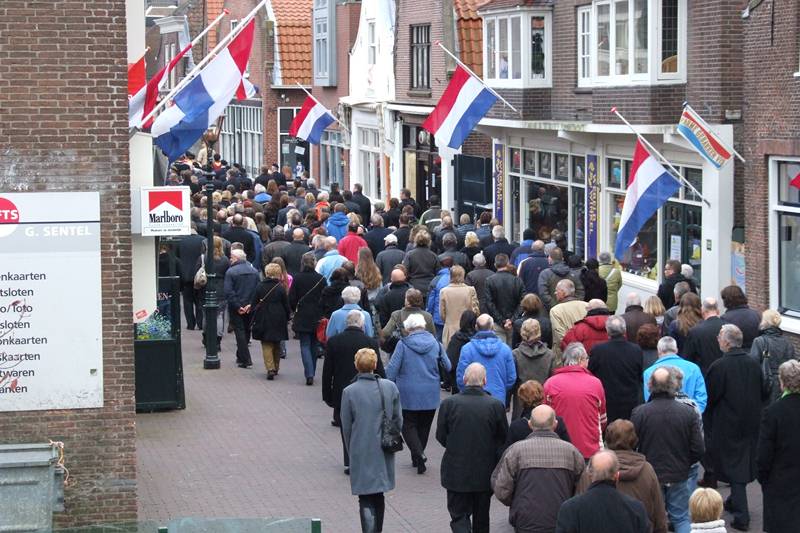 Vandaag, 4 mei is dodenherdenking. Zie hoe deze herdenking in #Zoetermeer zal verlopen. De start is met een korte bezinning in de Nicolaaskerk, met aansluitend de stille tocht. Met kranslegging en toespraak <a href="/MichelBezuijen/">Burgemeester Michel Bezuijen</a>. 

zoetermeeractief.nl/nieuwshome/act…