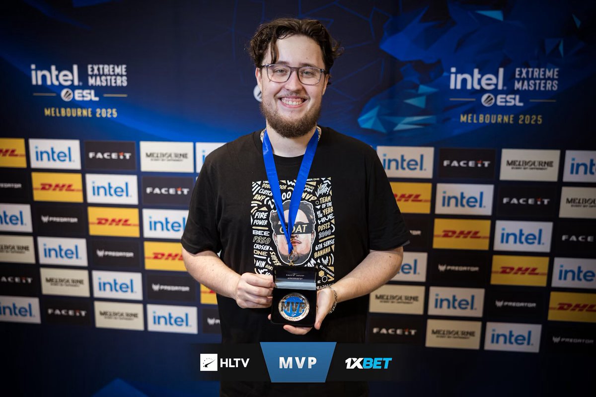 levraimush's tweet photo. Ma copine m’embrouille parce que j’ai dit que je préférais Zywoo à elle 
Mais est-ce qu’elle a 24 MVP ? https://t.co/NplOOmsWZ4
