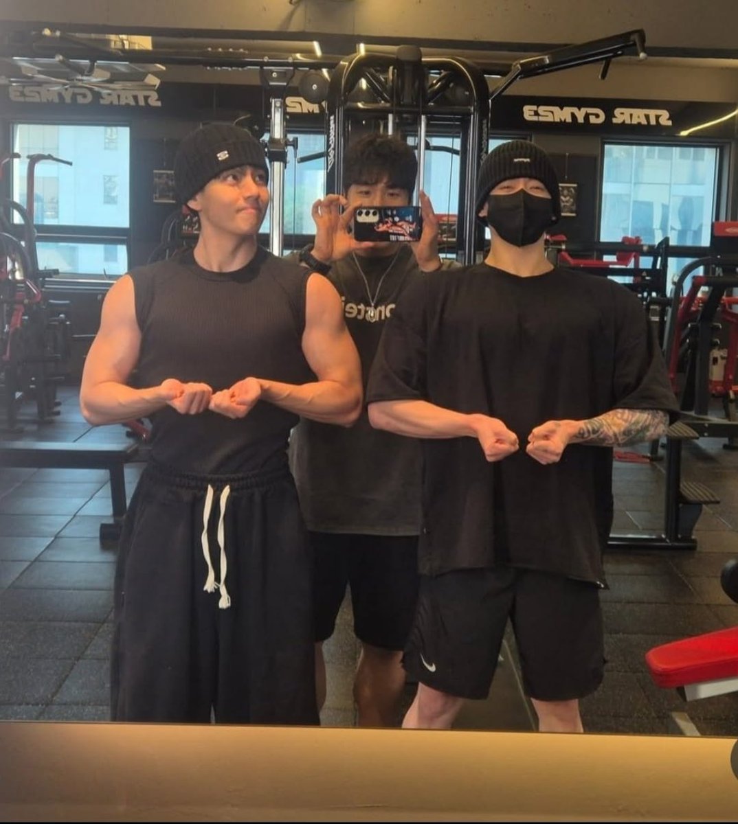 thvmnijungkook's tweet photo. LO SABIAAAA SE SABIAAAA ERA MUY OBVIO!!! TAEKOOK MY TAEKOOK TAEHYUNG Y JUNGKOOK ESTÁN ENORMES!
#taekook https://t.co/X7jvOIsfpC