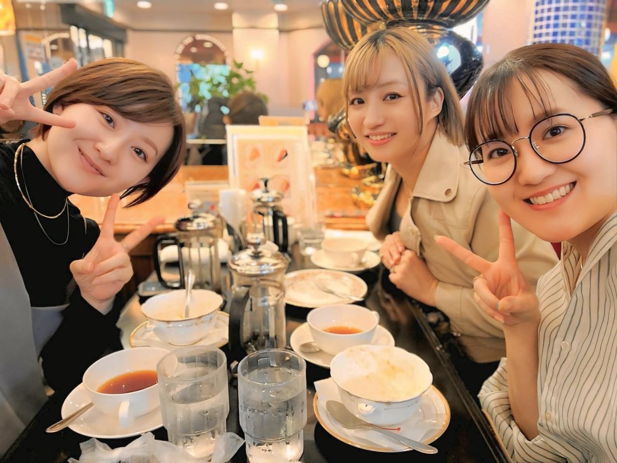 adusa_kinoko's tweet photo. 先日おひさしぶりで、双子声優・中嶋アキちゃん&amp;ヒロちゃんに会ってきました💕

一挙放送中のプリティーリズムでも双子ちゃんの役をしてますよ💎

貴重な同い年〜最近の話も懐かしの話もどんどん出てきて、全然時間が足りなかった！！！

また遊んでね💓 https://t.co/91SyIQC2gY