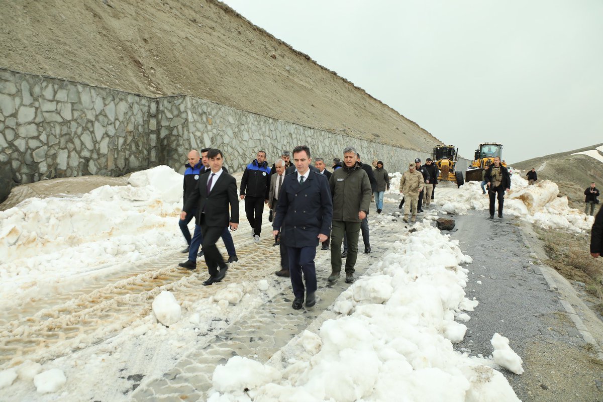 Valimiz Sayın <a href="/ahmetkarakaya37/">Ahmet Karakaya</a>, Tatvan ilçemiz sınırlarında yer alan ve dünyanın ikinci büyük krater gölü olma özelliğine sahip Nemrut Kalderası’nı ziyaret ederek incelemelerde bulundu.

Kış boyunca etkili olan yoğun kar yağışının ardından başlatılan karla mücadele çalışmalarının