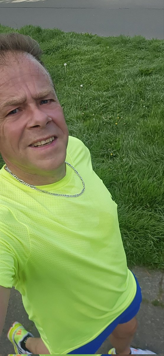 Jan_EHE's tweet photo. Donderdag wezen #suppen . Eerste keer dit jaar. Best wel weer heel lekker. En vanochtend lekker wezen #hardlopen. Paar @loopmaatjes en @hardloopvriend tegen gekomen. https://t.co/BF3qNZliGD