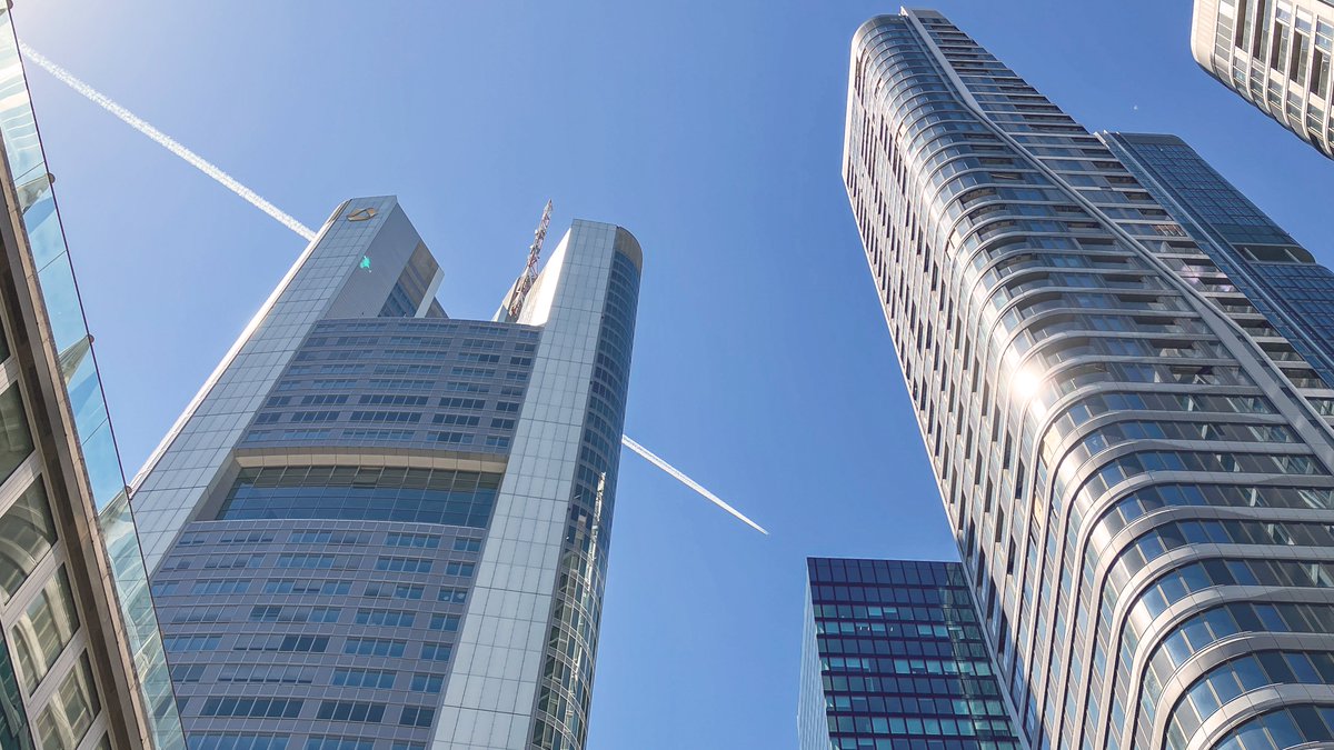 Der Himmel über #Frankfurt. #Skyline und der #Flughafen FRA, unverkennbar wunderbar.