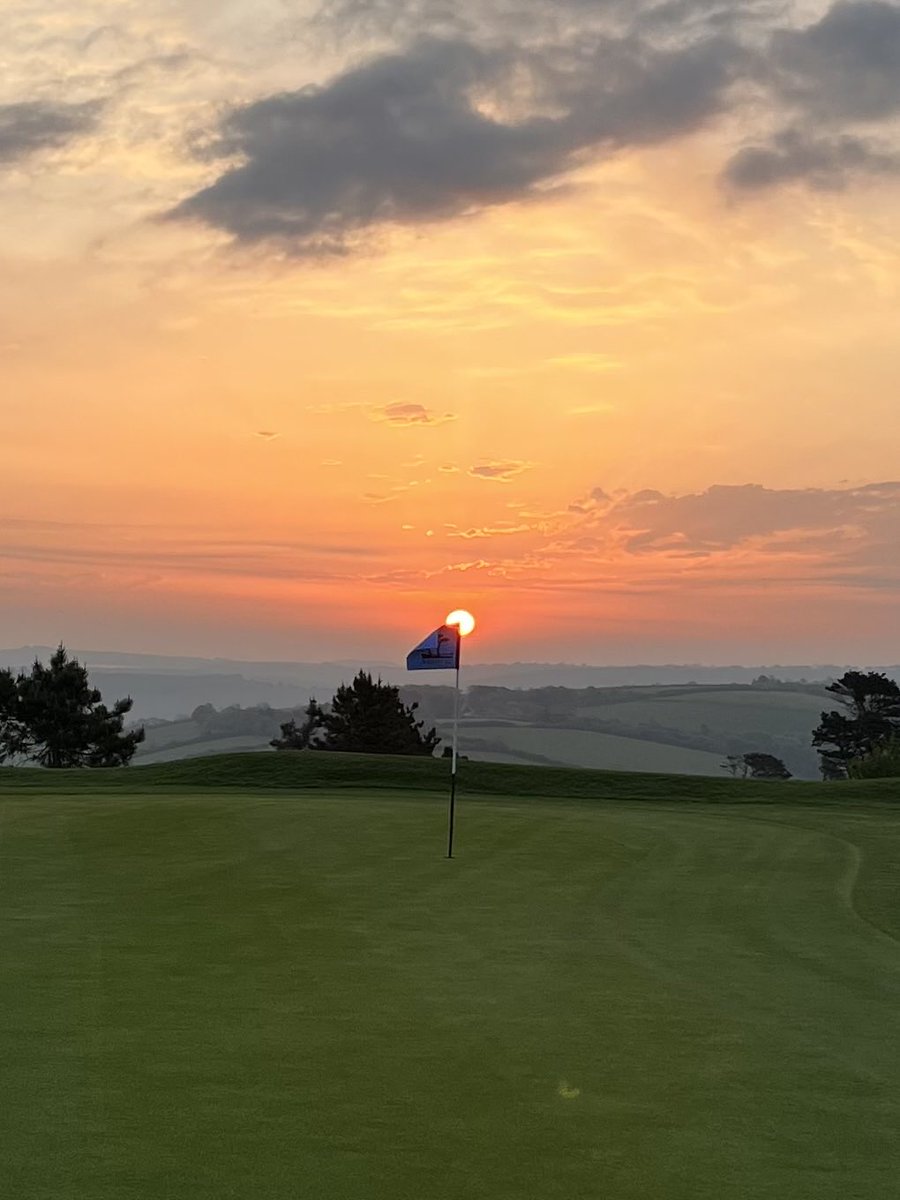 A beautiful sun rise ⁦<a href="/BigburyGolfClub/">Bigbury Golf Club</a>⁩