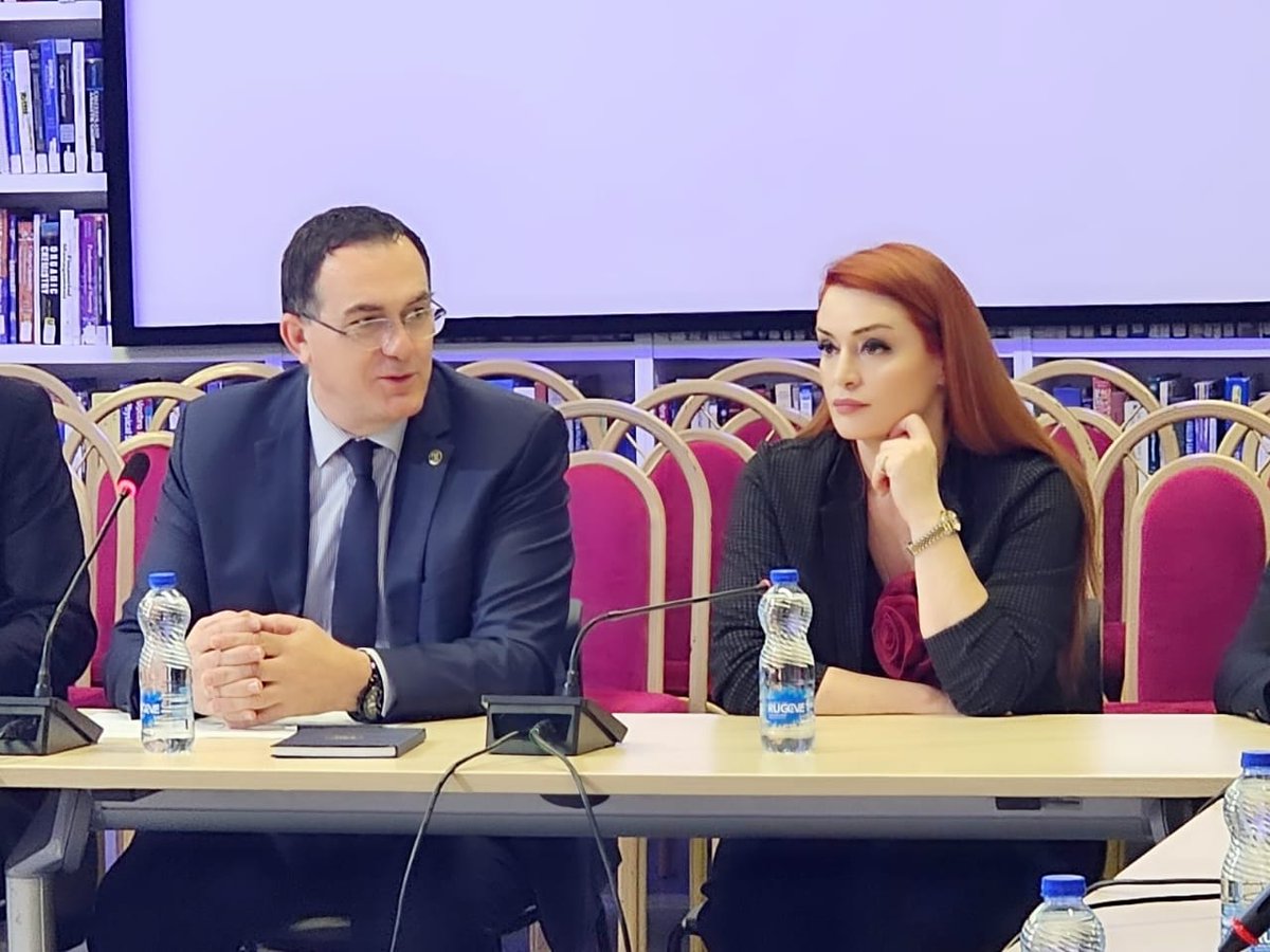 Armela_Krasniqi's tweet photo. Në Forumin e organizuar nga UBT në Prishtinë, në kuadër të Ditës Botërore të Lirisë së Shtypit diskutuam mbi etikën në media me profesorë të komunikimit, drejtuesin e KPM, gazetarë, autorë e studentë. https://t.co/7Nk4N4S3ux
