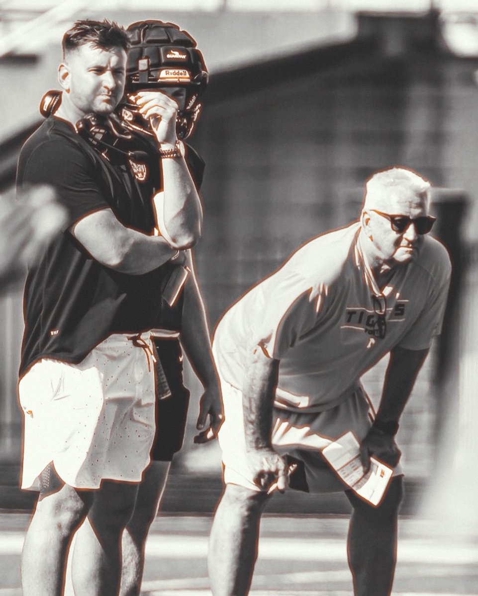 Steven Ensminger Jr (@ensmingerjr) on Twitter photo You can take the Coach out the game but you can’t take the game out the Coach!
Always enjoy when Coach Dad takes the time to make the trip to come to practice! #likefatherlikeson❤️ #HHCB #JuniorSenior #JustMeansMore <a href="/SteveEnsminger/">Steve Ensminger</a> You can take the Coach out the game but you can’t take the game out the Coach!
Always enjoy when Coach Dad takes the time to make the trip to come to practice! #likefatherlikeson❤️ #HHCB #JuniorSenior #JustMeansMore <a href="/SteveEnsminger/">Steve Ensminger</a>
