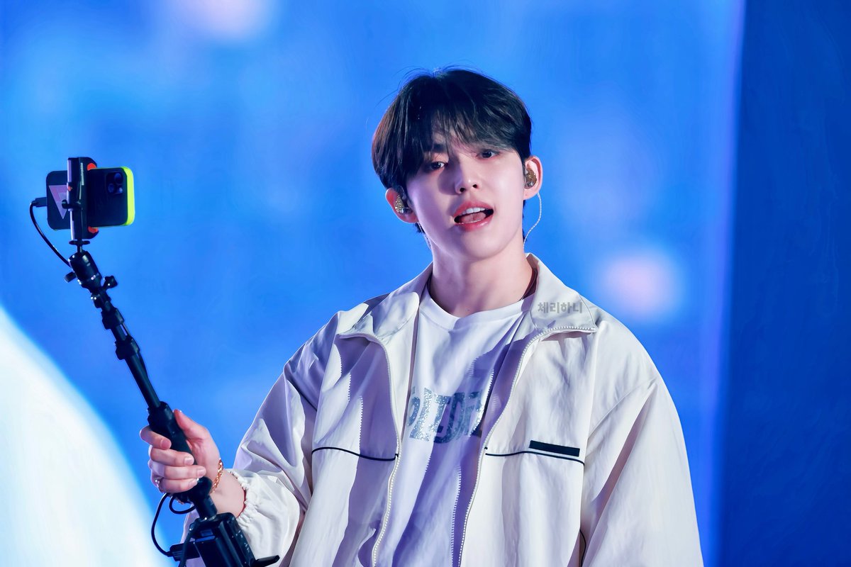 CherryHoney_12's tweet photo. 𝟐𝟓𝟎𝟒𝟐𝟔 𝐇𝐎𝐋𝐈𝐃𝐀𝐘 𝐢𝐧 𝐎𝐒𝐀𝐊𝐀 𝐃𝟐
📷
#승철 #최승철 #에스쿱스
#SCOUPS #エスクプス
#세븐틴 #SEVENT https://t.co/M1xzdOBeMB
