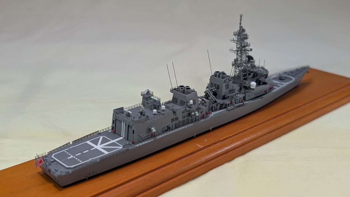 azamiRF1's tweet photo. ピットロード製1/700スケール護衛艦いかづち完成しました。
今までむらさめ型は架空艦のベースにしたりばかりだったので、今回は真面目に作ってみました。後年改修されたり、追加された部分も再現しています。改めて見ると艦隊のワークホースとしてそつなくまとまったいい軍艦ですね。 https://t.co/42EKJHPTNU