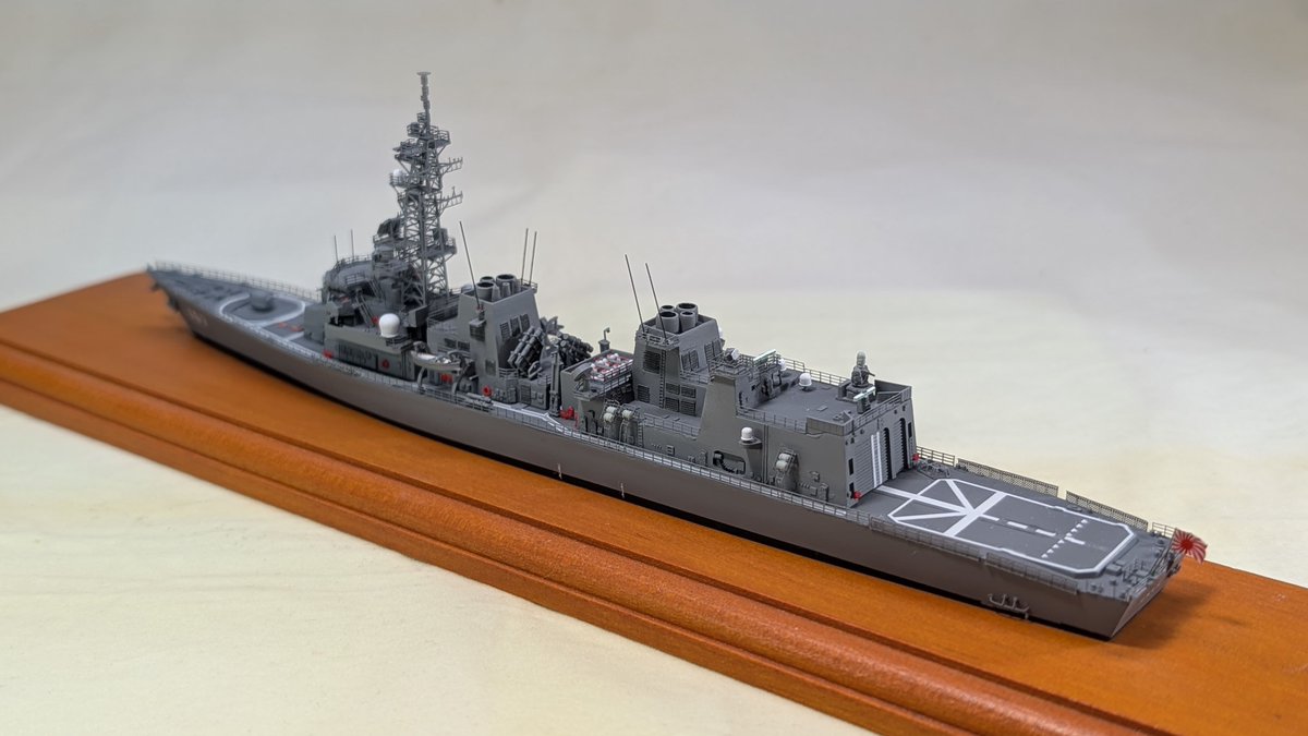 azamiRF1's tweet photo. ピットロード製1/700スケール護衛艦いかづち完成しました。
今までむらさめ型は架空艦のベースにしたりばかりだったので、今回は真面目に作ってみました。後年改修されたり、追加された部分も再現しています。改めて見ると艦隊のワークホースとしてそつなくまとまったいい軍艦ですね。 https://t.co/42EKJHPTNU