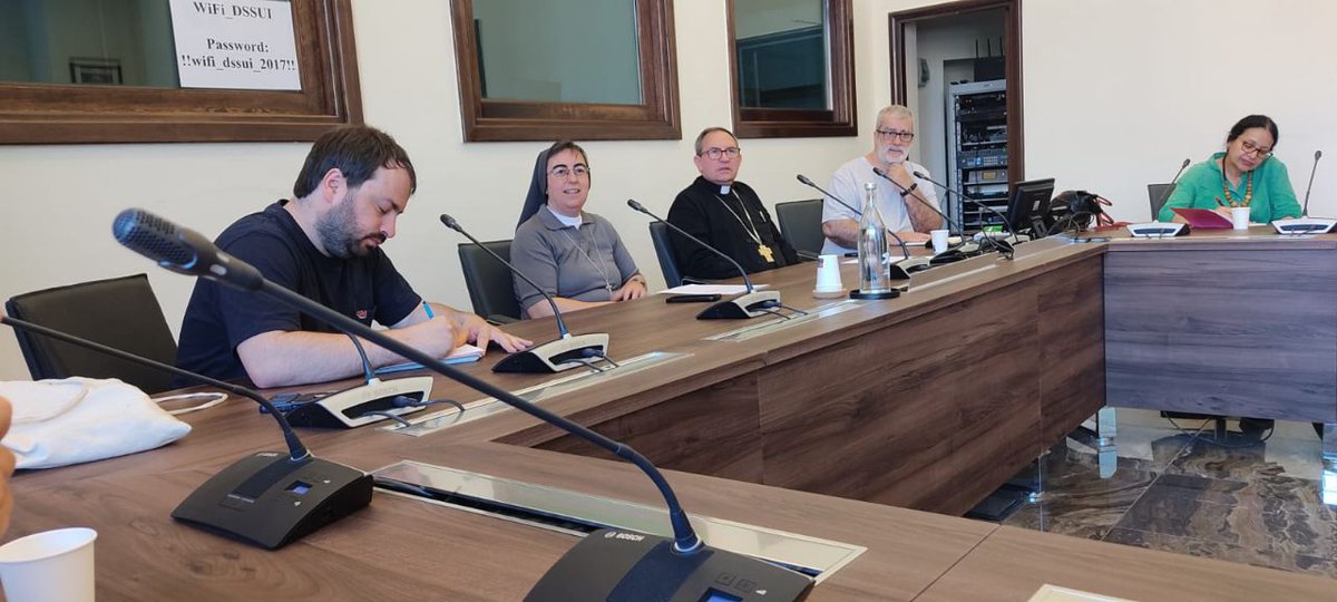Departamento de Pastoral del Trabajo | CEE (@pastoralobrera) on Twitter photo 👣 Dentro de los actos organizados con motivo de la peregrinación por el #JubileodelosTrabajadores
🫂 La Pastoral del Trabajo es recibida por la <a href="/ASmerilli/">Alessandra Smerilli</a> del dicasterio <a href="/vaticanIHD_ES/">Desarrollo Humano Integral</a>
🫂 Asistimos al encuentro "Mundo del Trabajo lugar de Esperanza"
noticiasobreras.es/2025/05/franci… 👣 Dentro de los actos organizados con motivo de la peregrinación por el #JubileodelosTrabajadores
🫂 La Pastoral del Trabajo es recibida por la <a href="/ASmerilli/">Alessandra Smerilli</a> del dicasterio <a href="/vaticanIHD_ES/">Desarrollo Humano Integral</a>
🫂 Asistimos al encuentro "Mundo del Trabajo lugar de Esperanza"
noticiasobreras.es/2025/05/franci…
