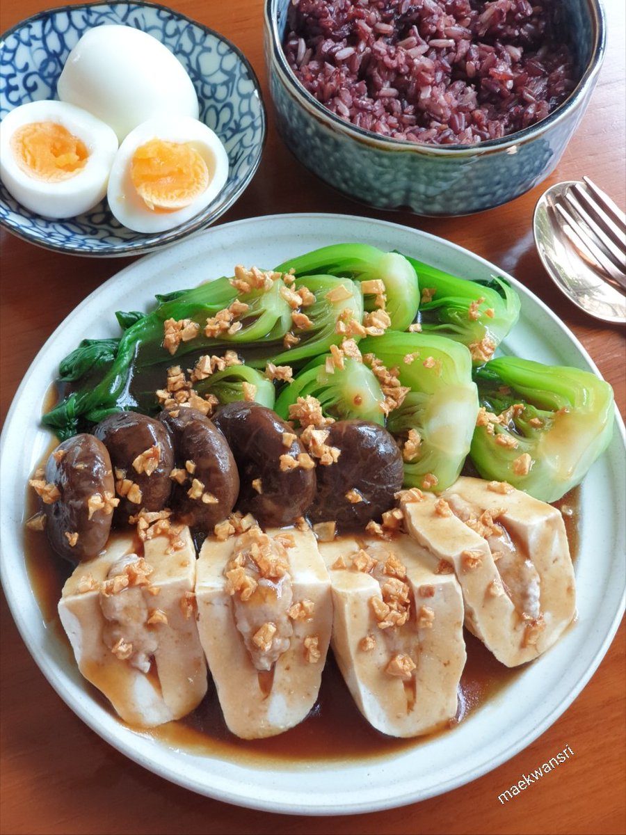 KwansriR's tweet photo. บอกชื่อเมนูไม่ถูกเลย รู้แต่ว่าอยากกินแบบนี้และสารอาหารต้องครบ😆 https://t.co/SFljSTY9TP