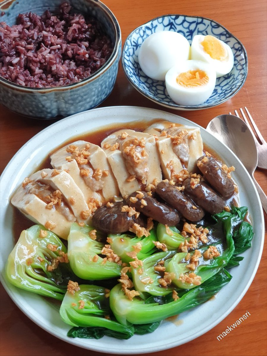 KwansriR's tweet photo. บอกชื่อเมนูไม่ถูกเลย รู้แต่ว่าอยากกินแบบนี้และสารอาหารต้องครบ😆 https://t.co/SFljSTY9TP
