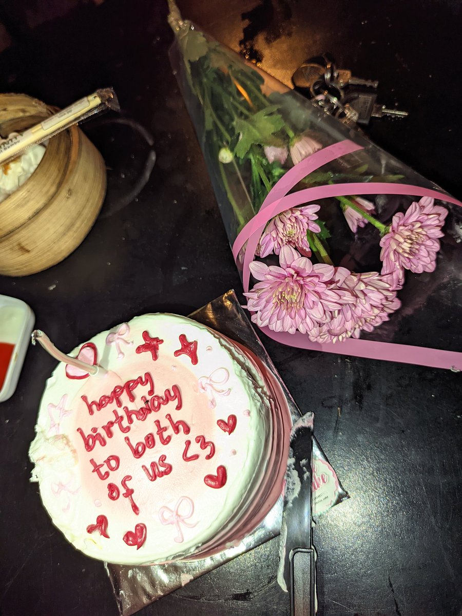 alyayyv's tweet photo. happy birthday yaaaaaaaa doaa terbaik untukmuuuuuuuu🫰💗🫂 https://t.co/Zf9TTONgZK