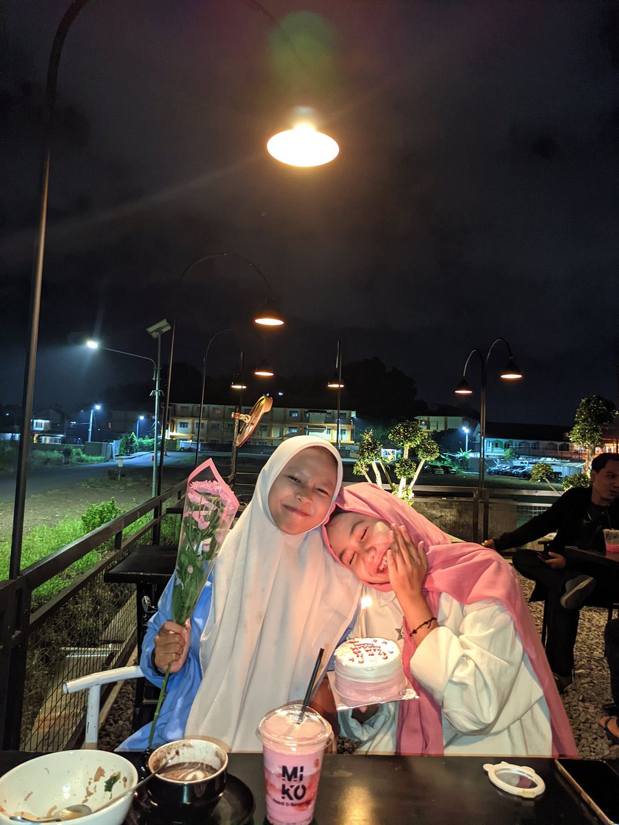 alyayyv's tweet photo. happy birthday yaaaaaaaa doaa terbaik untukmuuuuuuuu🫰💗🫂 https://t.co/Zf9TTONgZK