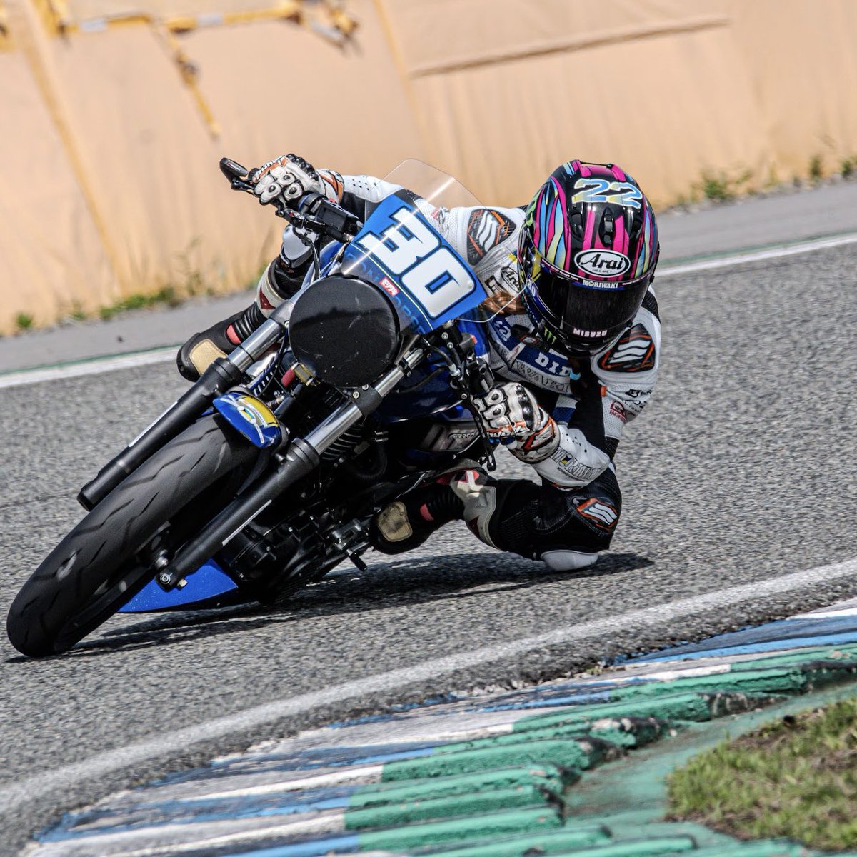 【鉄馬予選 結果速報】

山口選手が圧巻の走りでポールトゥウィン獲得！
タイム：1:04.842
さらに、金子選手も堂々の走りで1:20.949をマーク！

最高のスタートを切ったMoriwaki Racing！
皆さんの熱い応援が力になります！
応援よろしくお願いします！！

#鉄馬
#モリワキレーシング