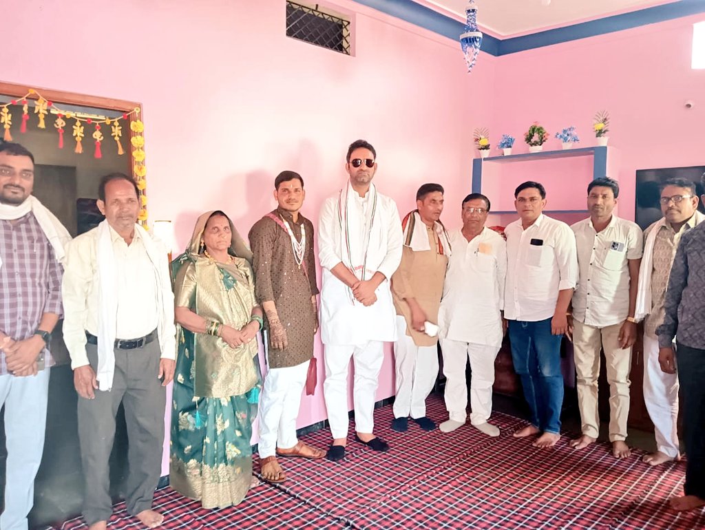 निर्धारित कार्यक्रम के अंतर्गत आज शनिवार को पोखर में श्री जियालाल अजनारे जी के सुपुत्र के विवाह समारोह में सम्मिलित होकर परिवारजनों को शुभकामनाएं प्रेषित की ।
