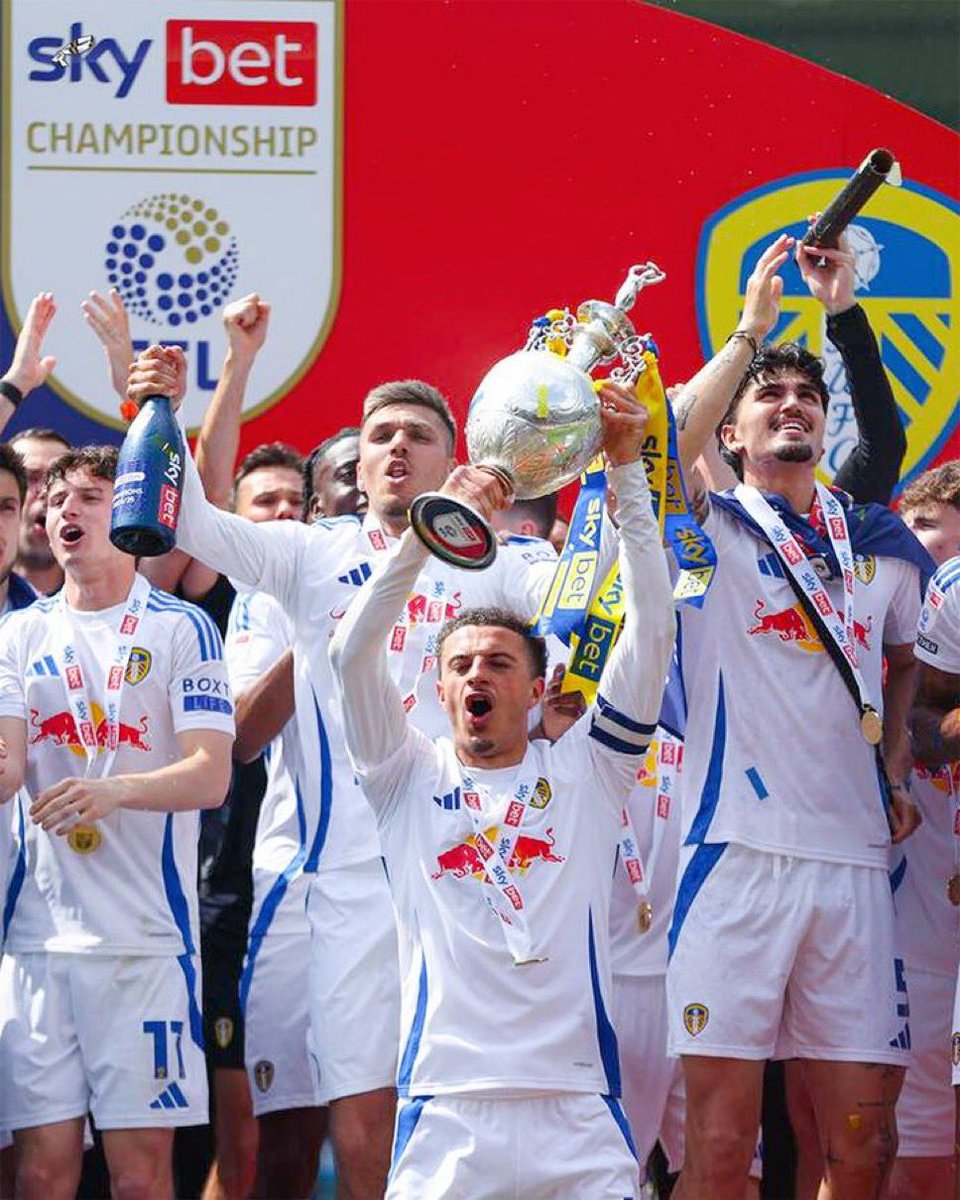 This club. This wonderful, wonderful club. Record breaking, award winning, piss taking, beautiful club. Drink in every second. Bring on the parade!!! 🤍💙💛🎤 #LUFC #Champions