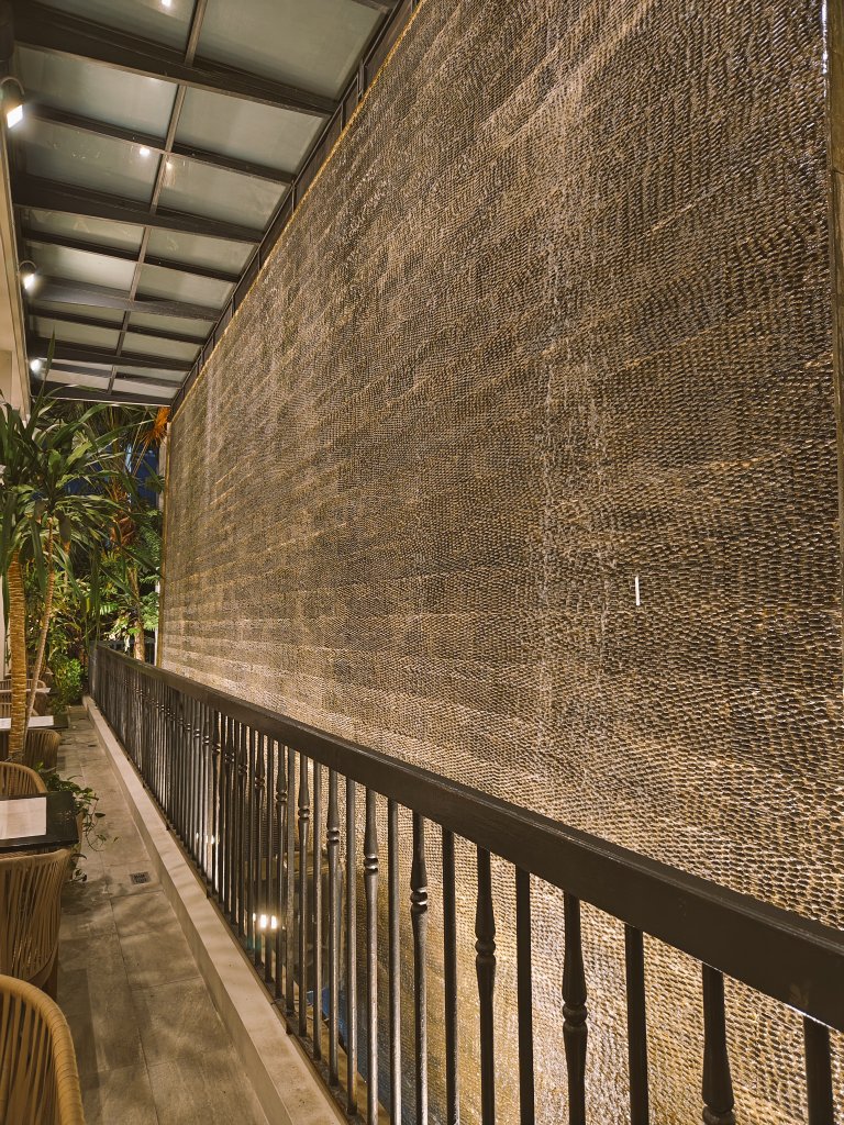 definitelystudy's tweet image. Today's photos dump
📍Layar Seafood Manyar, Surabaya, Indonesia. 
#LayarSeafood
#Photography
#Night
#Restaurant
#Random