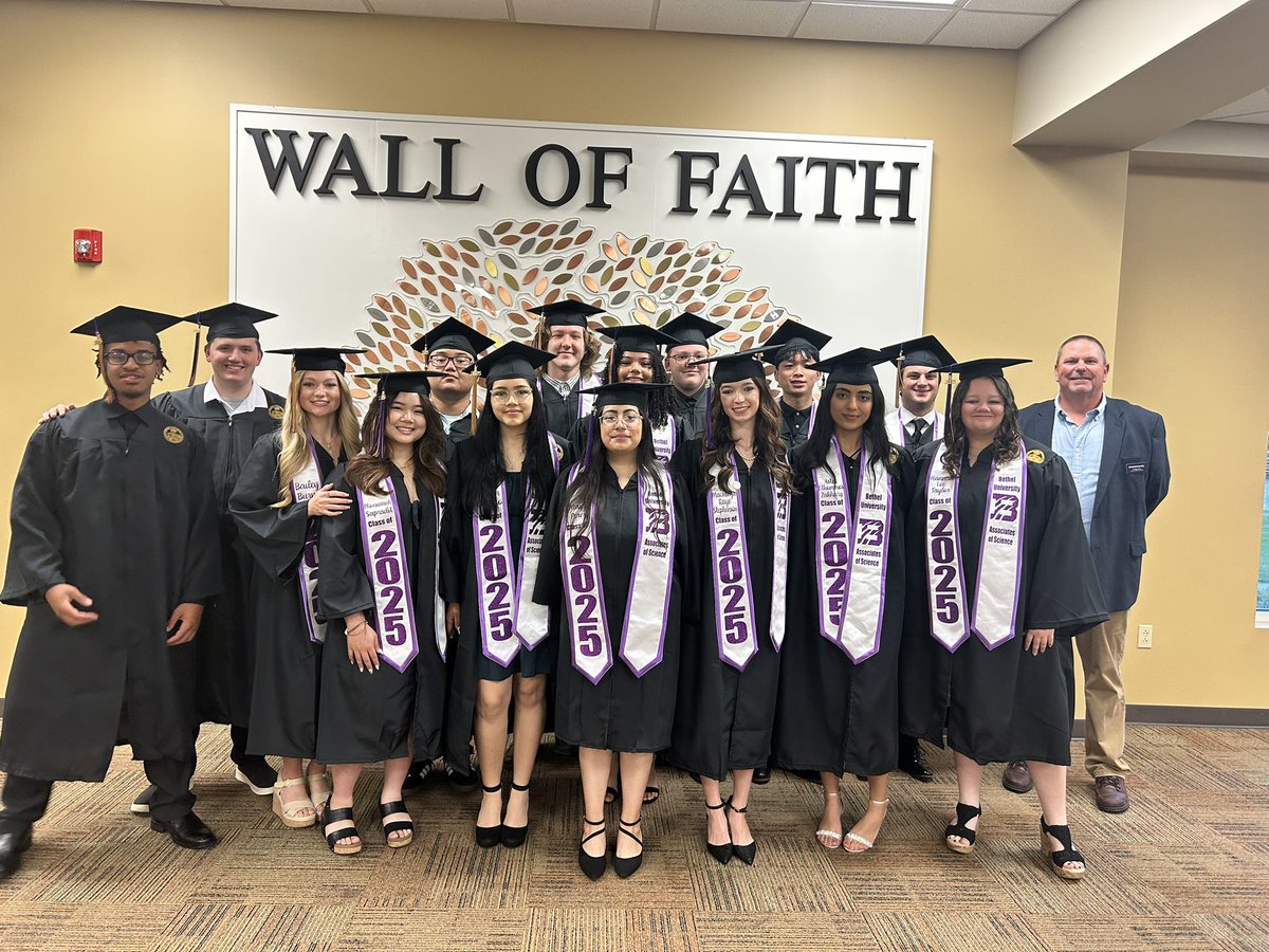 BUdualenroll's tweet photo. Congrats Class of 2025 @SmyrnaBulldog  graduating with their associates degree today from @BethelUniv! https://t.co/iUdNHCnDoE