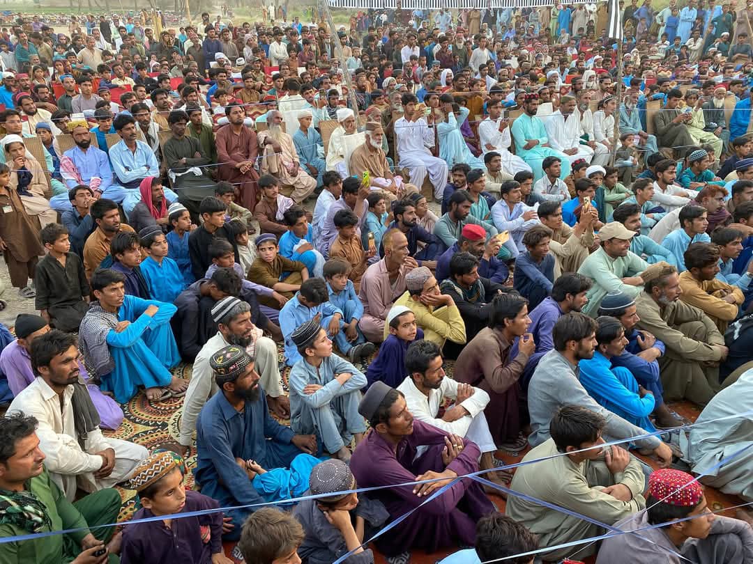 مشغول گڈانی ضلع گھوٹکی 
قائد سندھ علامہ راشد محمود سومرو صاحب عوامی جلسہ عام سے خطاب کررہے ہیں❤❤

محمد جابر بروھی خیرپور ناتھن شاہ دادو