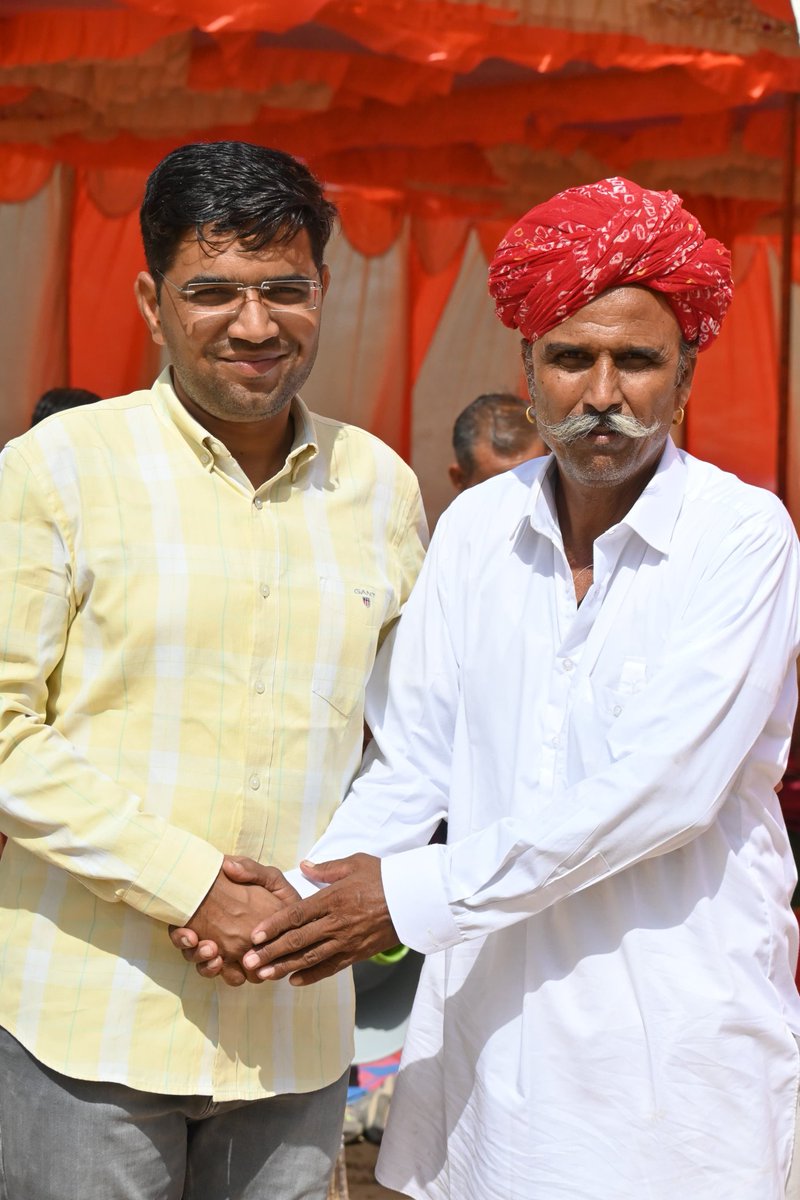 NarpatRajBarmer's tweet photo. आडेल पंचायत समिति के ग्राम पंचायत मीठीबेरी में श्री राणाराम पुत्र स्व. श्री मेराजराम जी सेवर के सुपुत्र मित्र ओम प्रकाश जी के मुकलावे की सभा में गति दिवस शामिल हुआ! 
#Adel #Mithiberi https://t.co/tKIxluvW5q