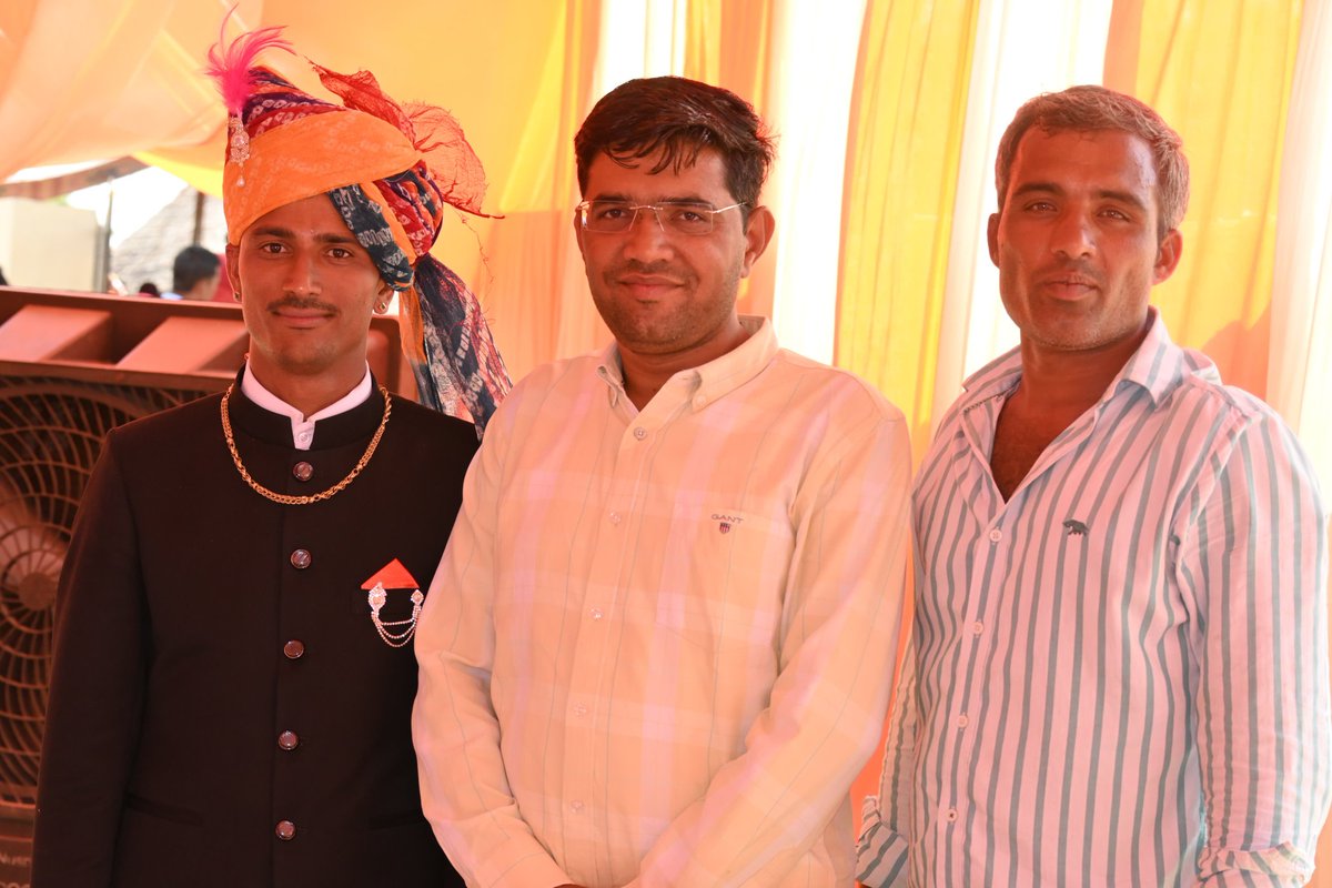 NarpatRajBarmer's tweet photo. आडेल पंचायत समिति के ग्राम पंचायत मीठीबेरी में श्री राणाराम पुत्र स्व. श्री मेराजराम जी सेवर के सुपुत्र मित्र ओम प्रकाश जी के मुकलावे की सभा में गति दिवस शामिल हुआ! 
#Adel #Mithiberi https://t.co/tKIxluvW5q